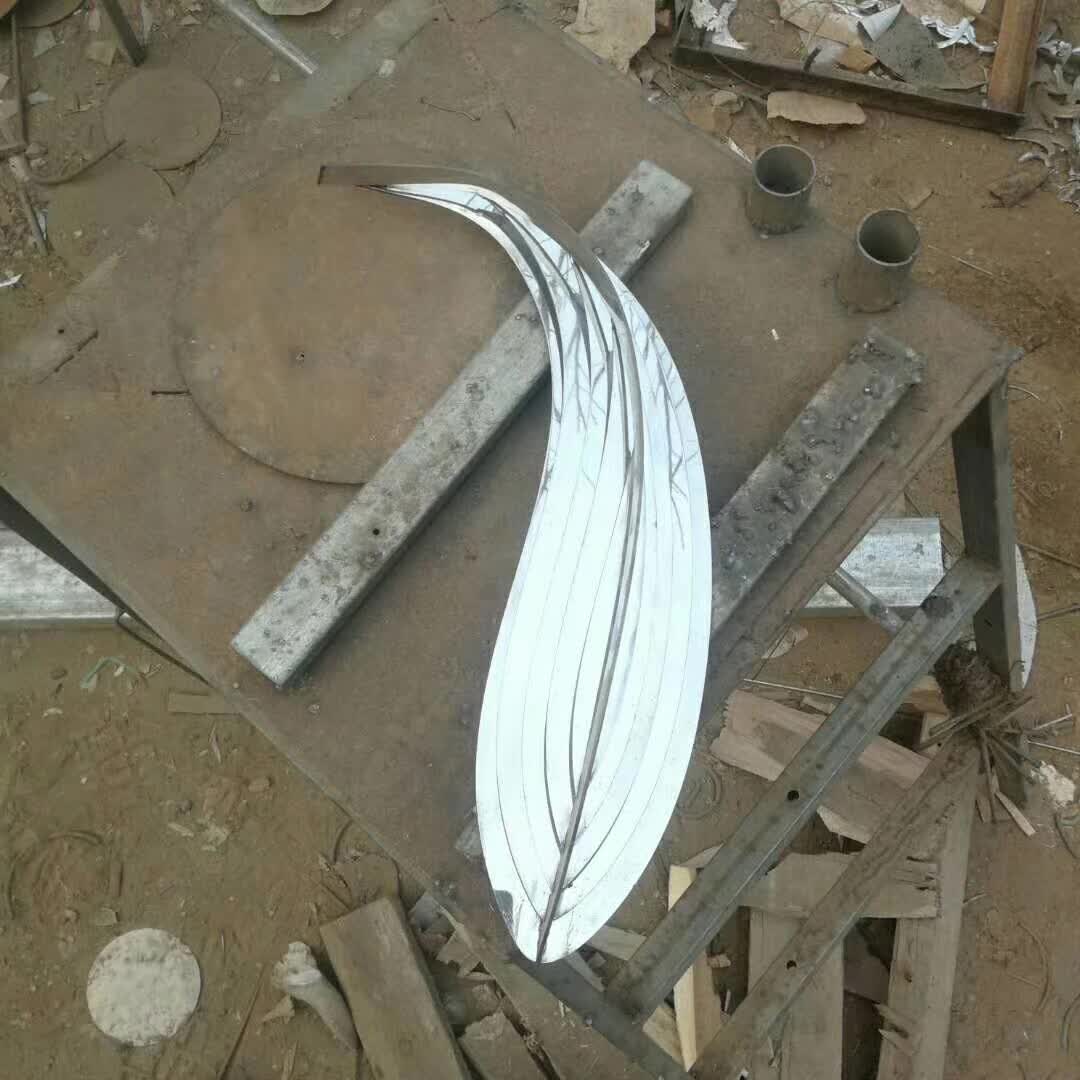 不锈钢抽象鱼雕塑