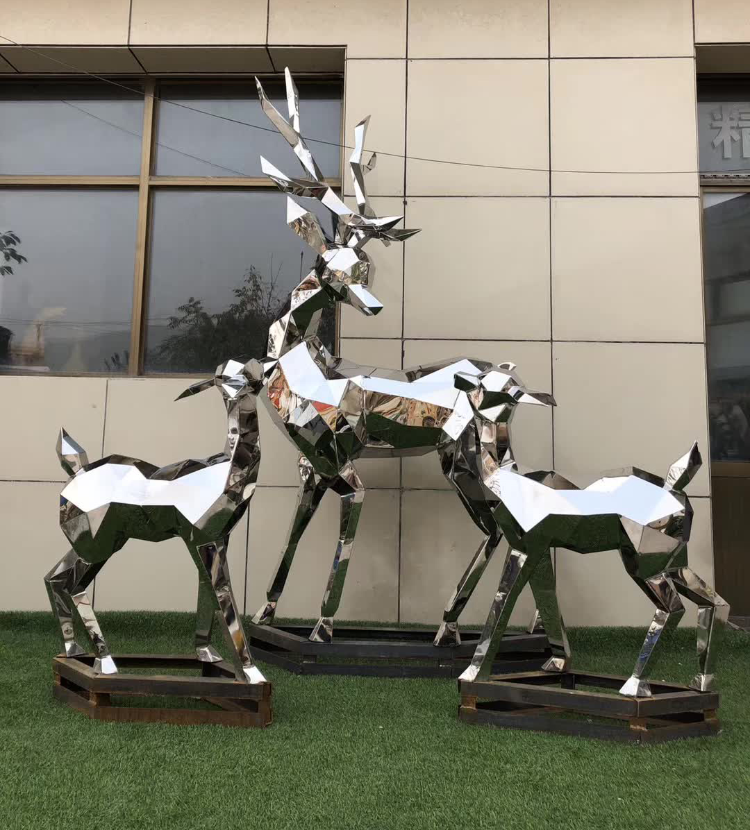 立式几何不锈钢鹿雕塑