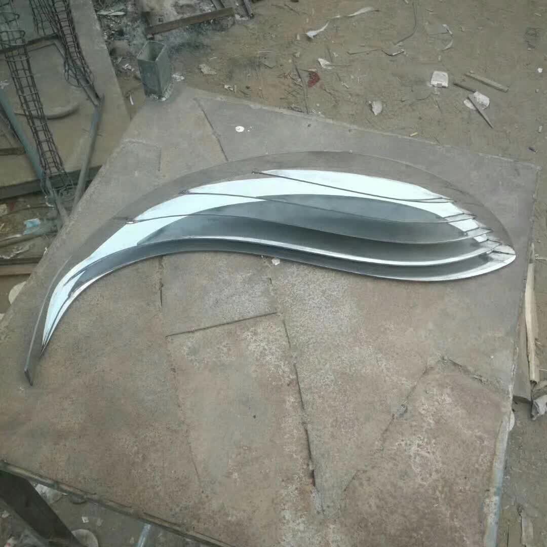 不锈钢鱼抽象雕塑