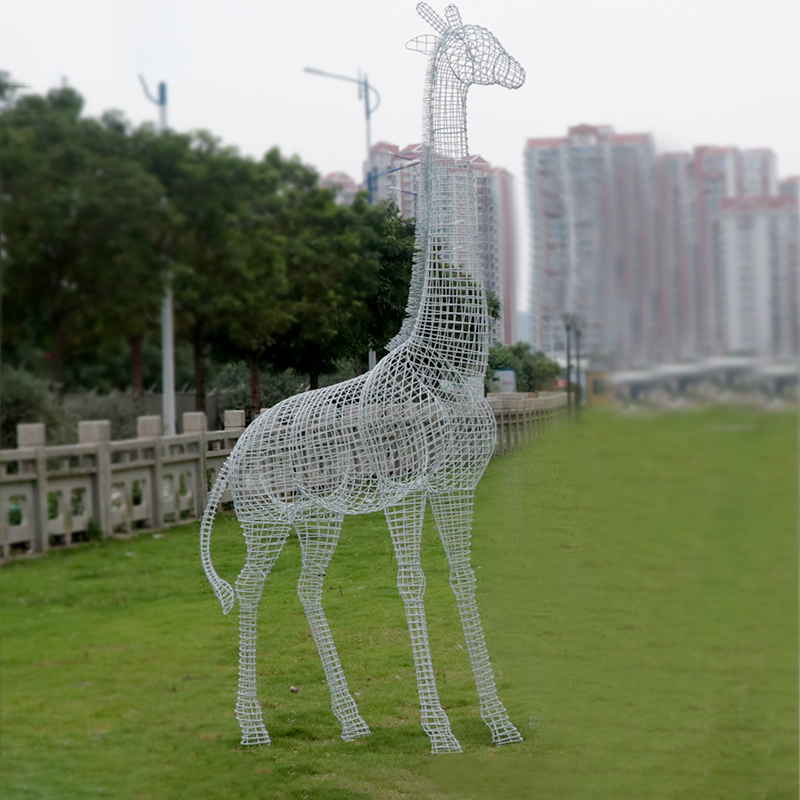 不锈钢长颈鹿镂空雕塑