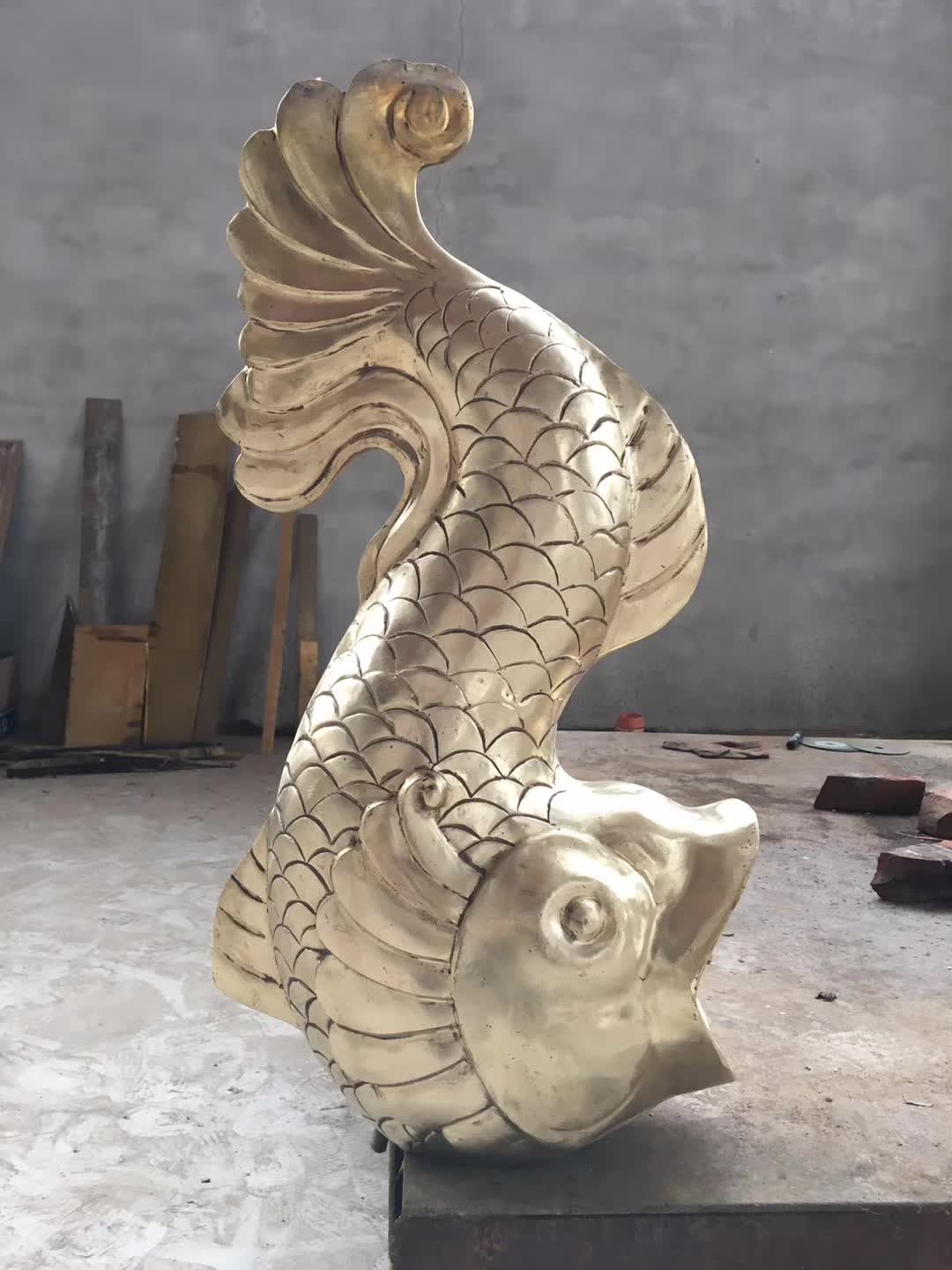 鲤鱼喷水铜雕