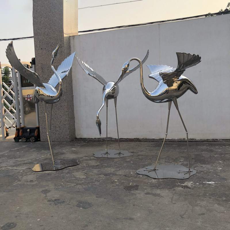 不锈钢锻造仙鹤展翅雕塑