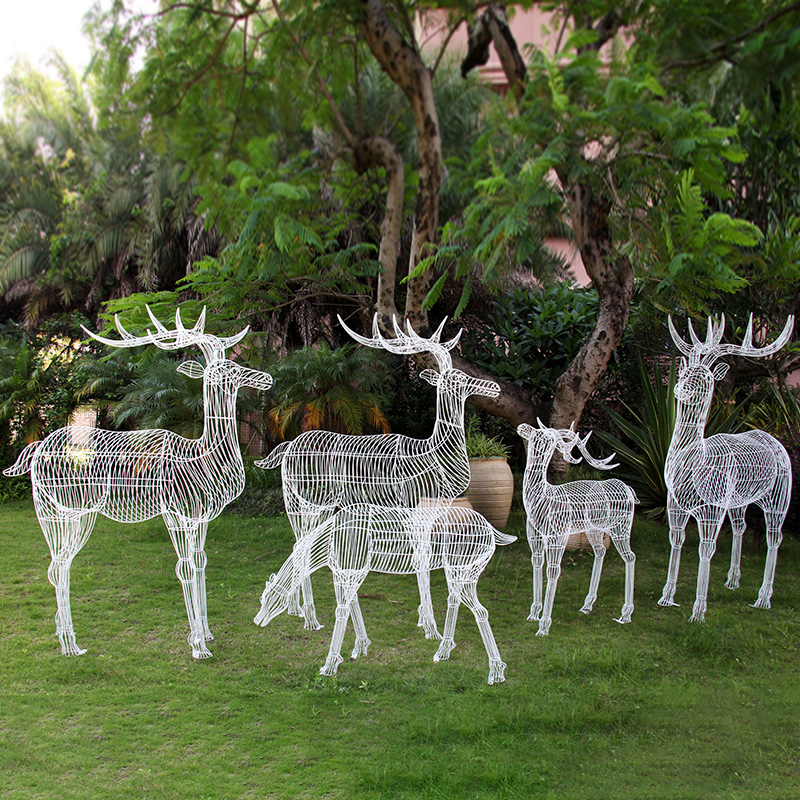 不锈钢镂空梅花鹿雕塑
