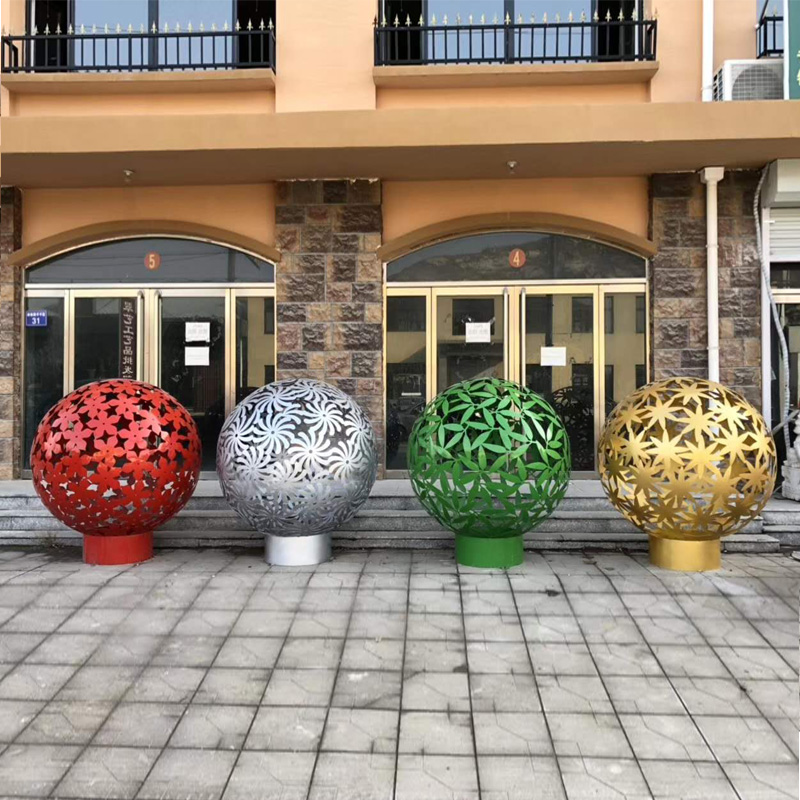 彩色不锈钢镂空绣球雕塑