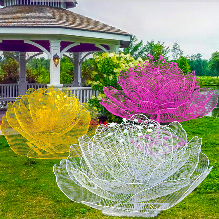 彩色不锈钢花朵镂空雕塑