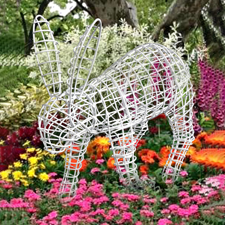 公园镂空兔子雕塑