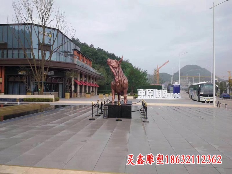 广场铜雕牛
