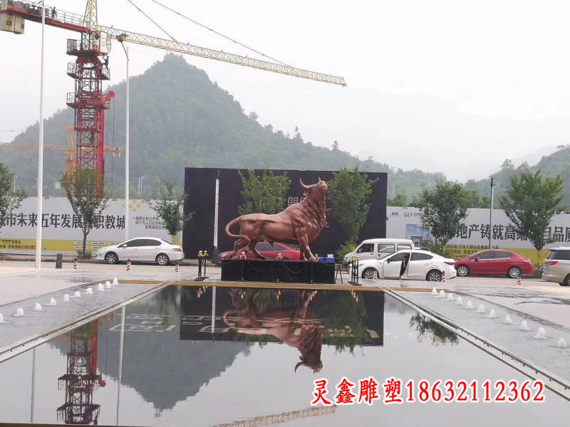 广场铜雕牛