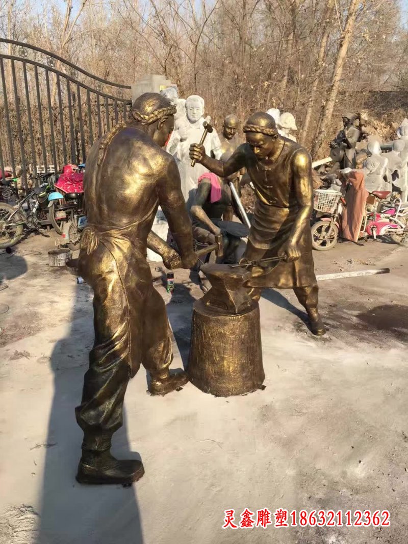 打铁人物铜雕