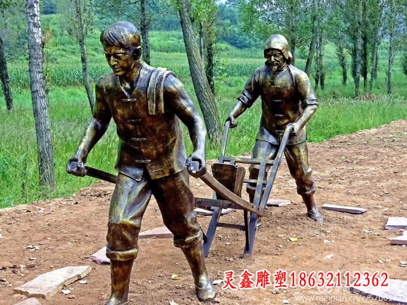 农田犁耕人物铜雕