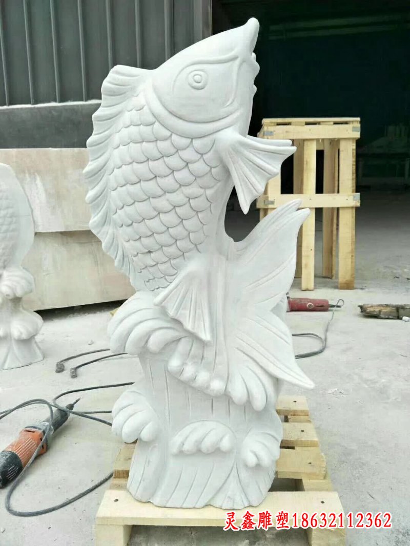 汉白玉鲤鱼雕塑