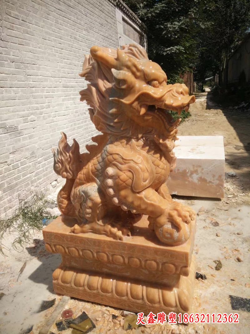 晚霞红踩球麒麟石雕