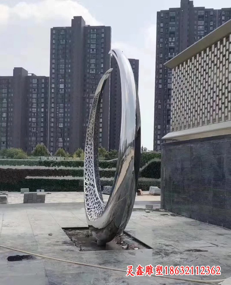 不锈钢抽象月亮雕塑