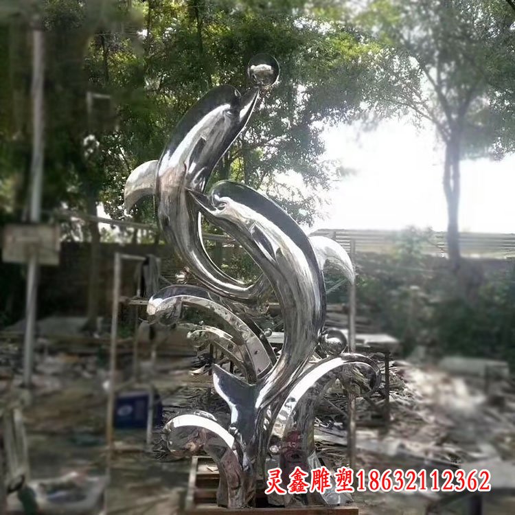 不锈钢海豚顶球雕塑