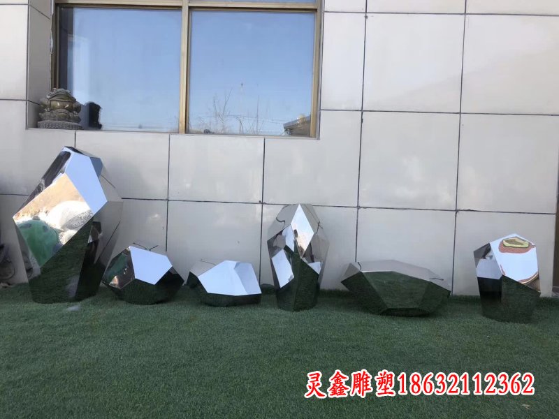 不锈钢几何石头块雕塑