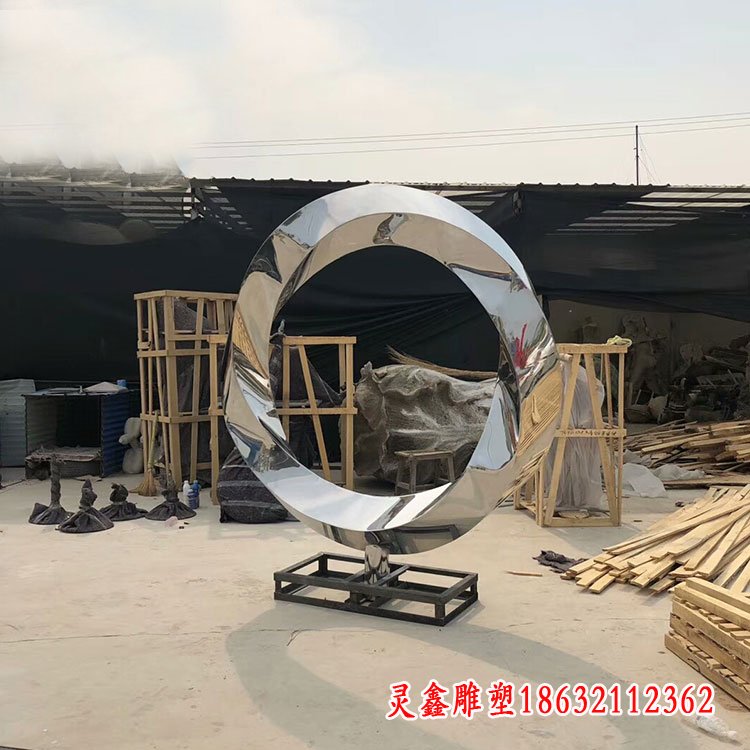 不锈钢镜面圆环景观雕塑