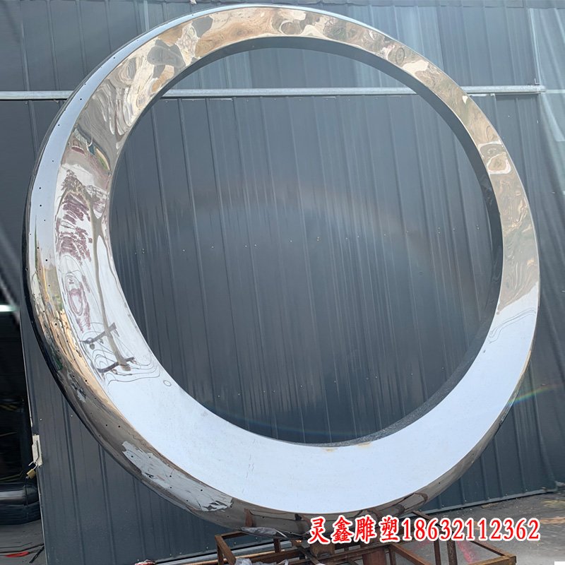 不锈钢镜面圆环雕塑