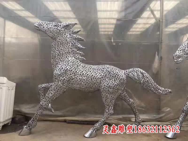不锈钢镂空奔跑马雕塑