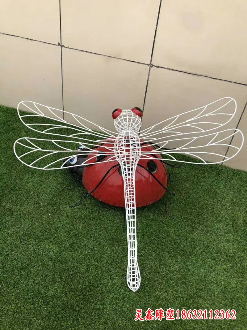 不锈钢镂空蜻蜓雕塑