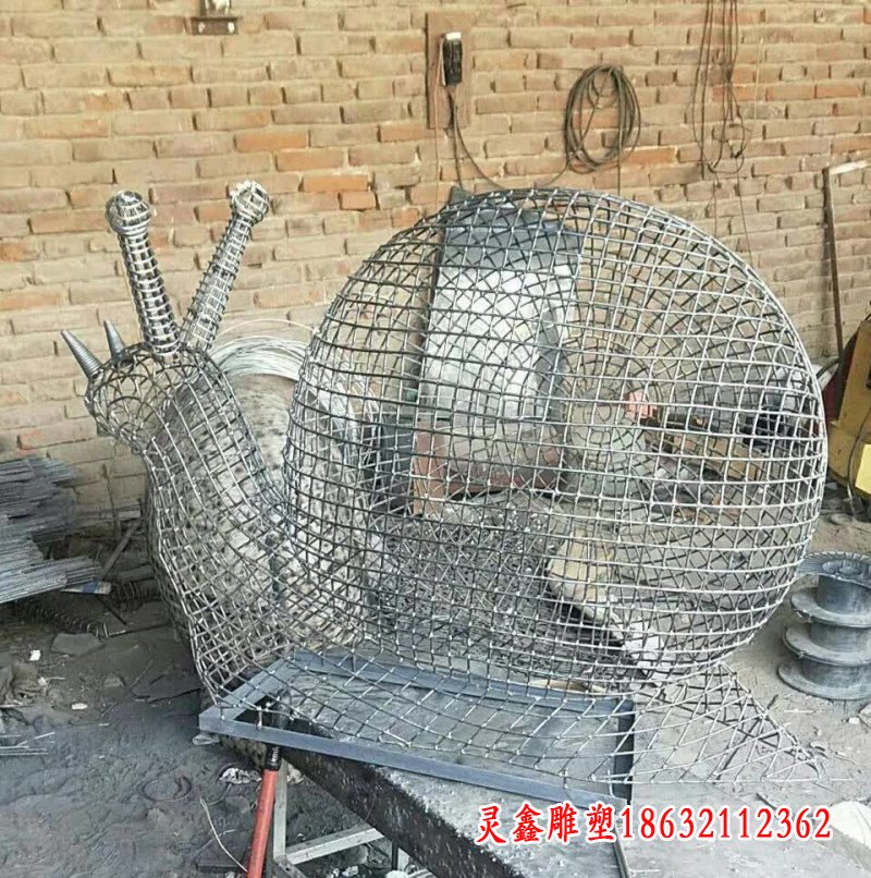 不锈钢镂空蜗牛雕塑