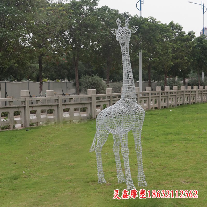 不锈钢镂空长颈鹿雕塑