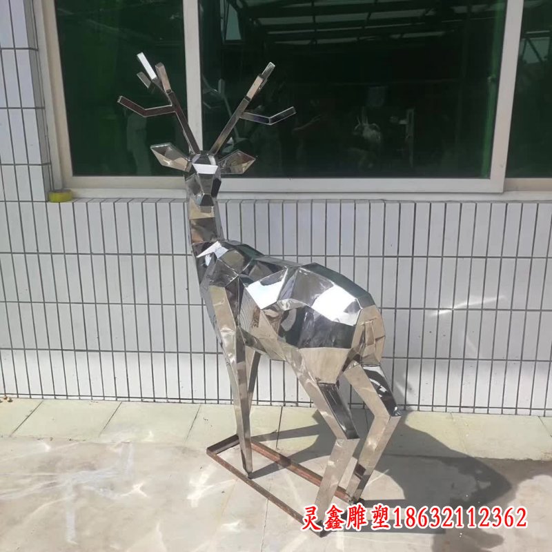 不锈钢切面几何鹿雕塑