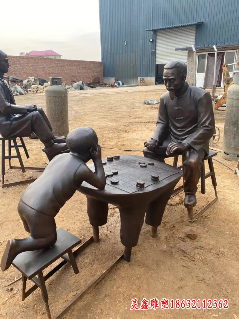 爷孙俩下棋铜雕
