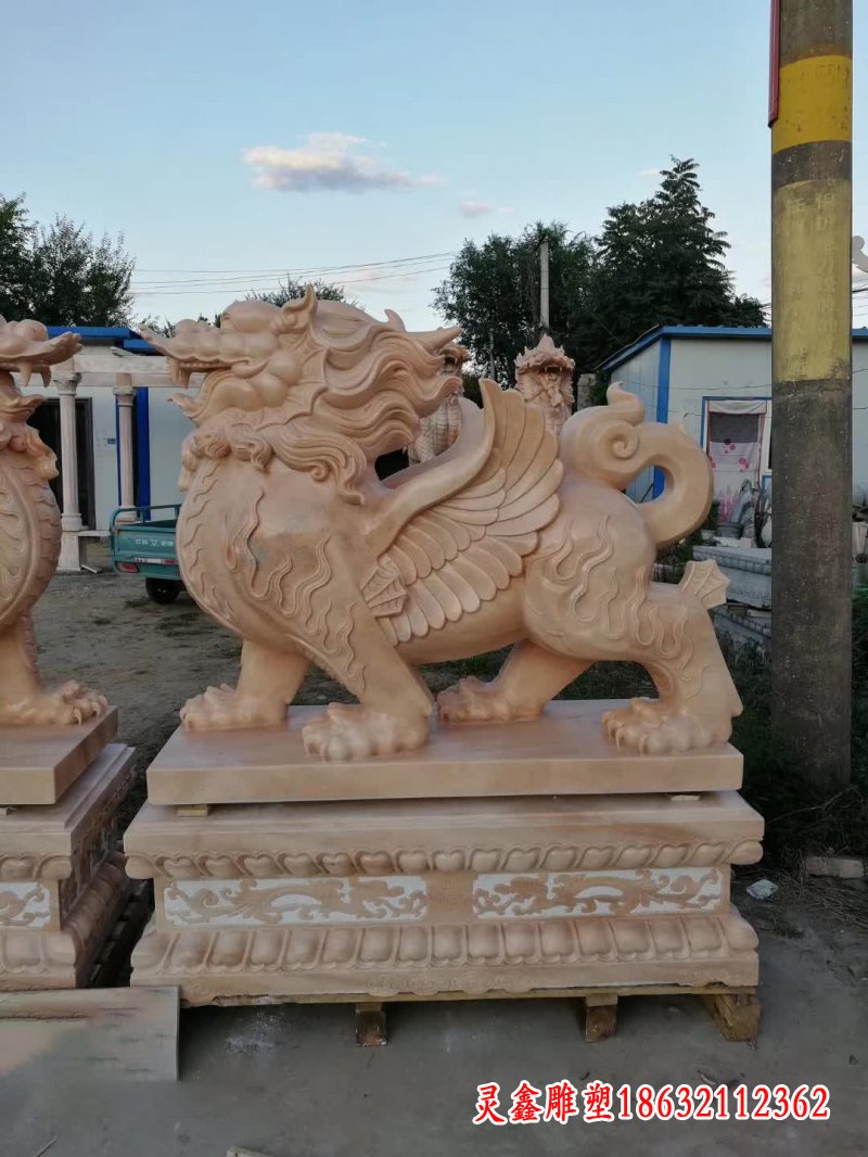 晚霞红招财貔貅雕塑