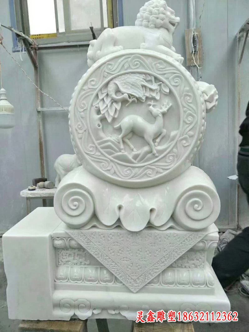 汉白玉狮子石门墩雕塑