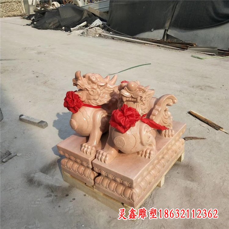 庭院晚霞红貔貅石雕