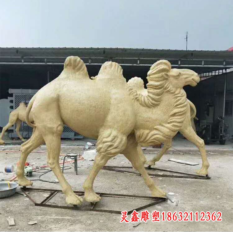 大型沙漠骆驼石雕