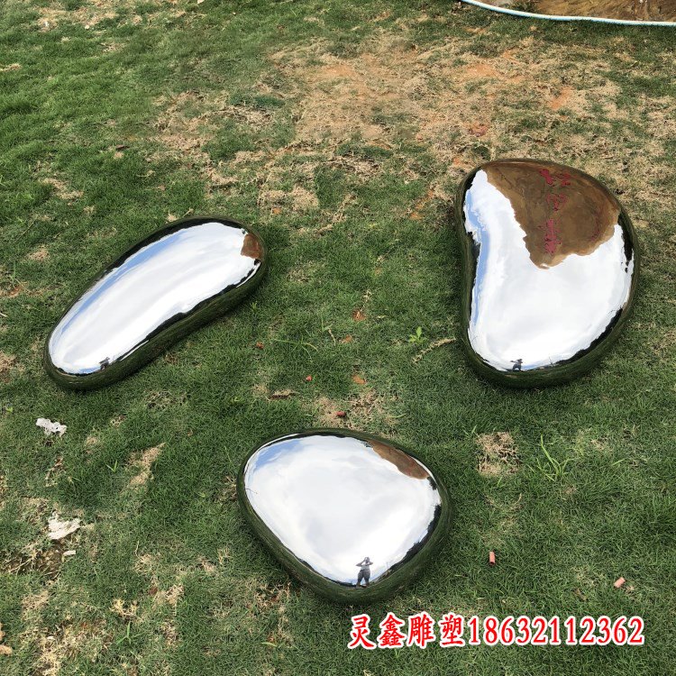 不锈钢镜面鹅卵石雕塑