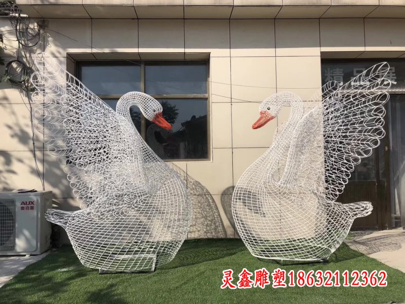 园林不锈钢镂空天鹅雕塑