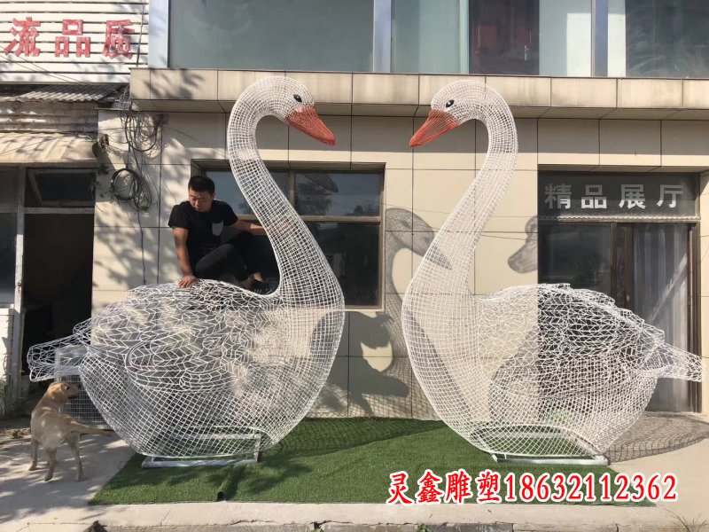 不锈钢镂空天鹅雕塑 