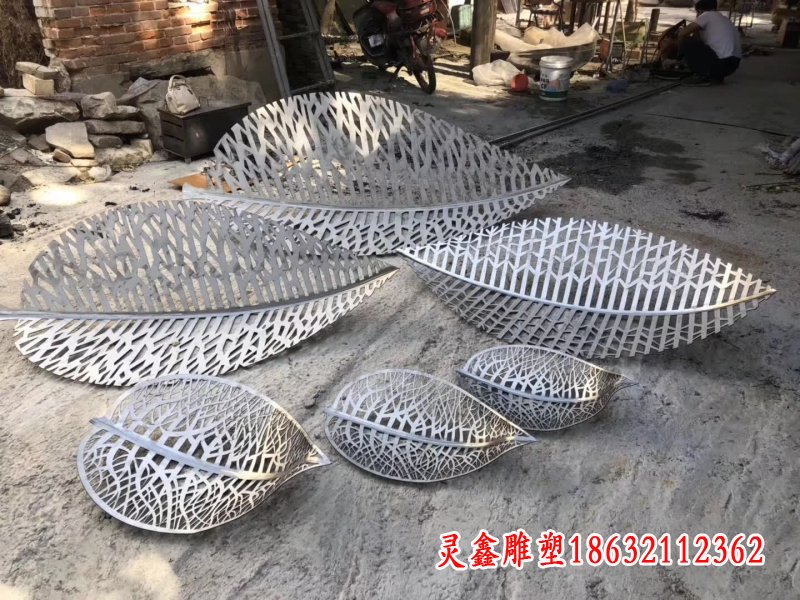 不锈钢树叶雕塑
