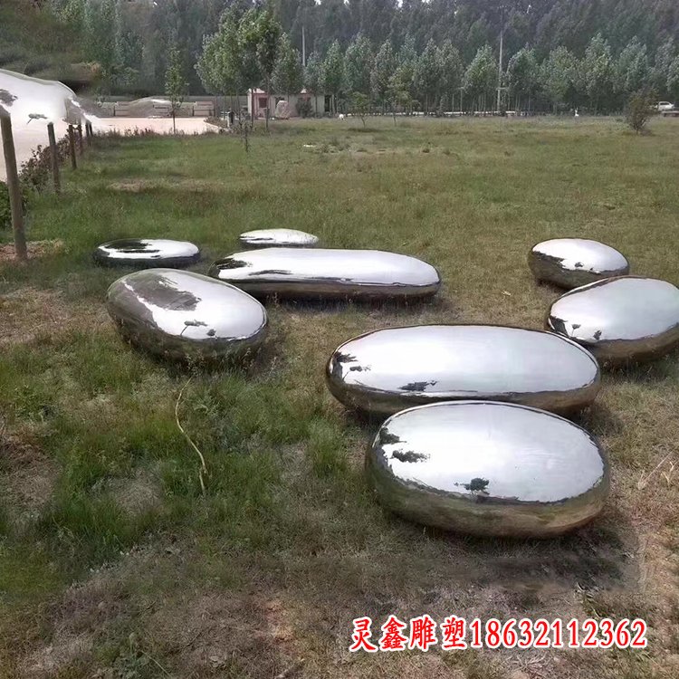 鹅卵石镜面不锈钢雕塑