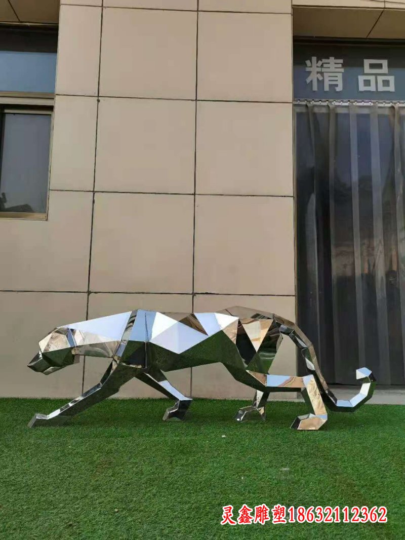 不锈钢豹子雕塑