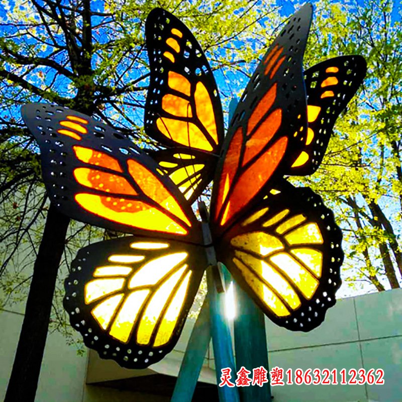 不锈钢镜面镂空蝴蝶雕塑