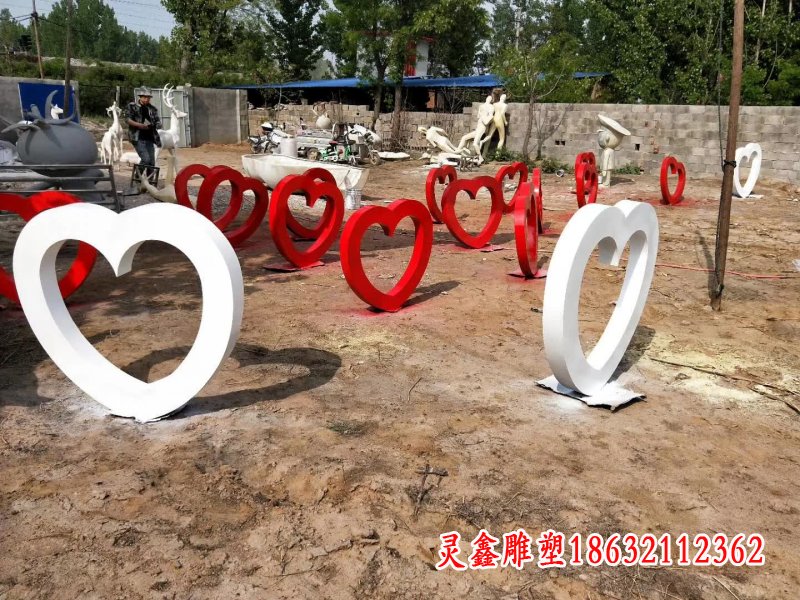 不锈钢爱心抽象雕塑 