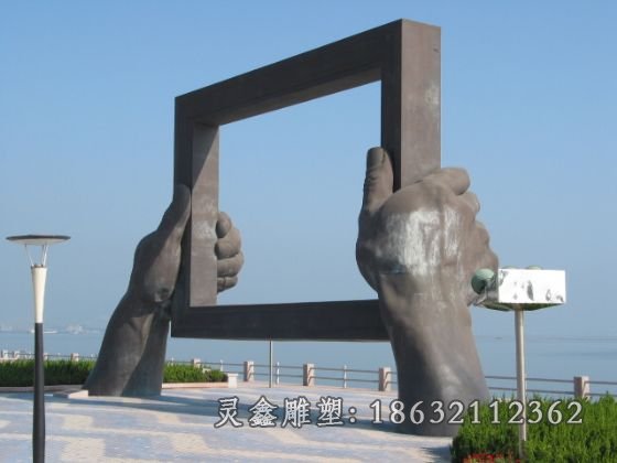 不锈钢相框雕塑 (5)