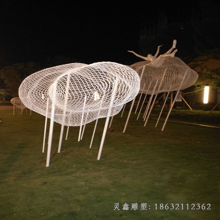 不锈钢镂空云景观雕塑