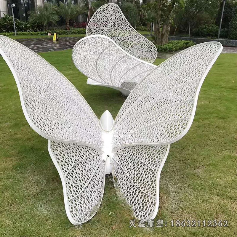 草坪镂空蝴蝶不锈钢雕塑