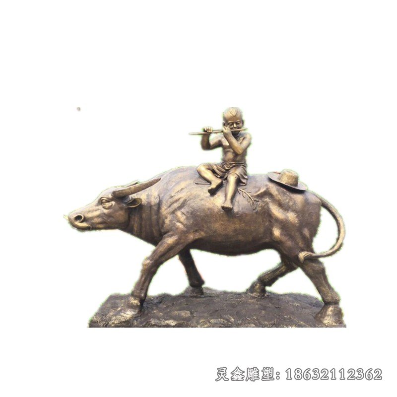 骑在牛背上吹笛子的小孩铜雕，放牧铜雕