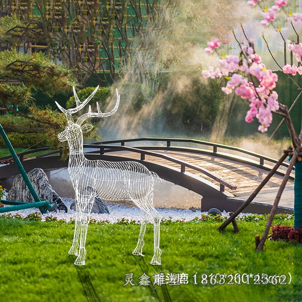 歪头鹿不锈钢动物雕塑