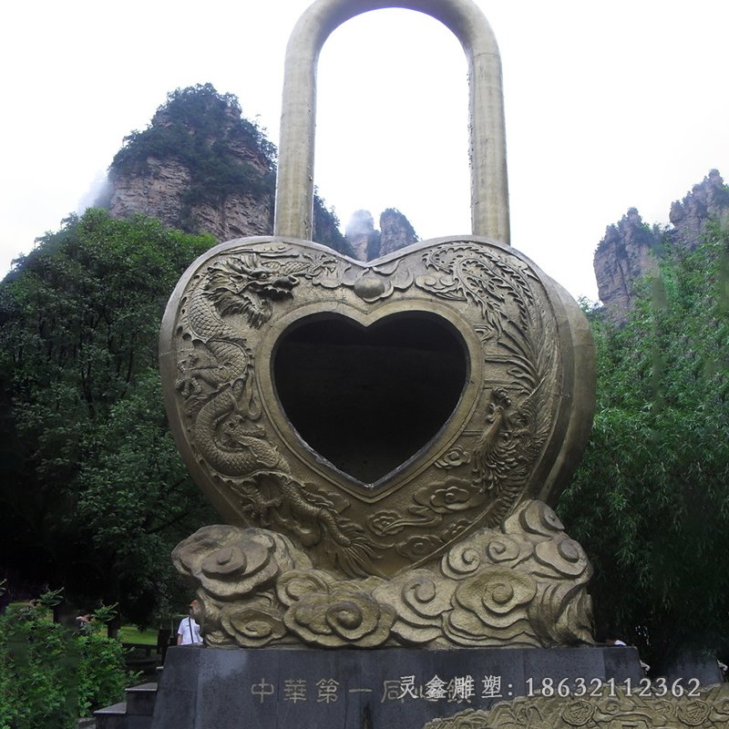 同心锁抽象景观铜雕