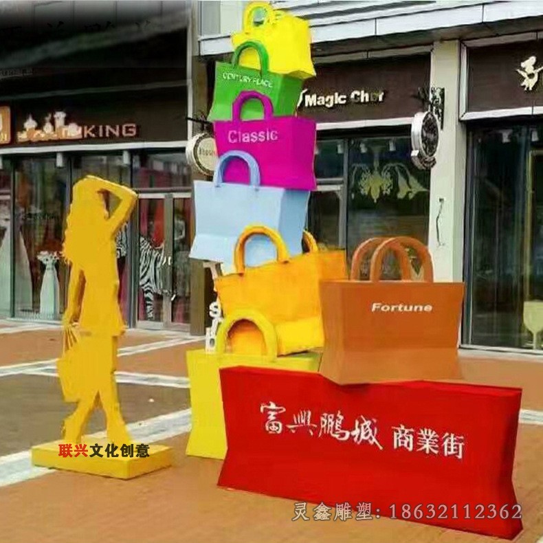 购物彩绘人物不锈钢雕塑