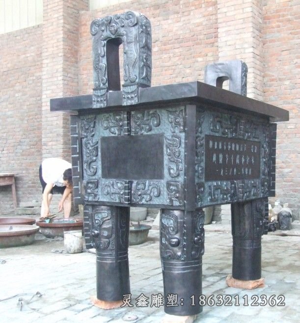 铜鼎雕塑，广场铜鼎雕塑