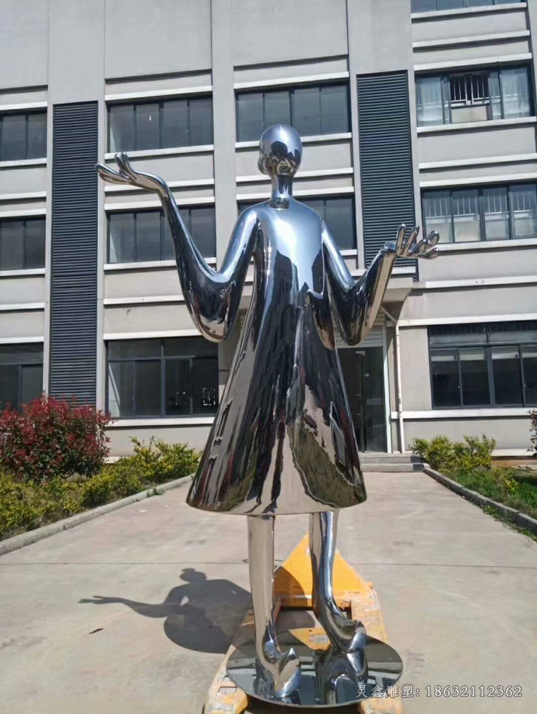 镜面人物园林不锈钢雕塑