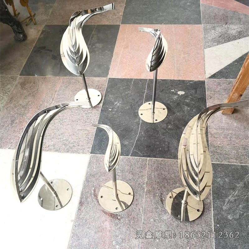 镜面鱼广场不锈钢雕塑