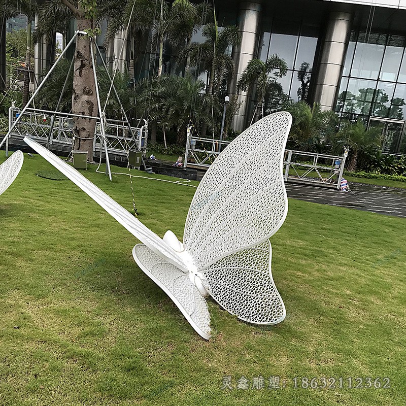 镂空蝴蝶不锈钢别墅雕塑